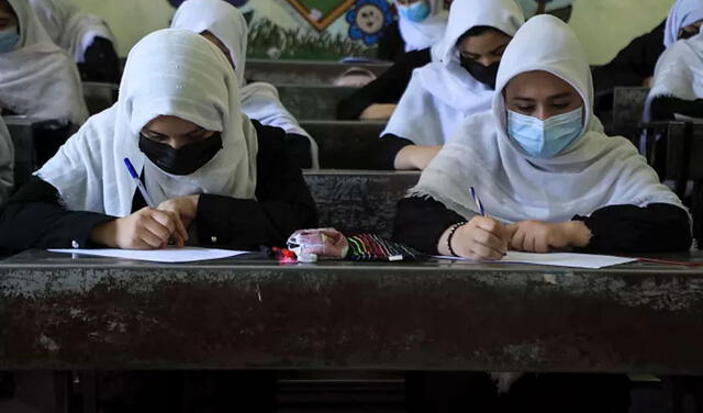 Alumnas en una escuela de Herat, el 17 de agosto de 2021.