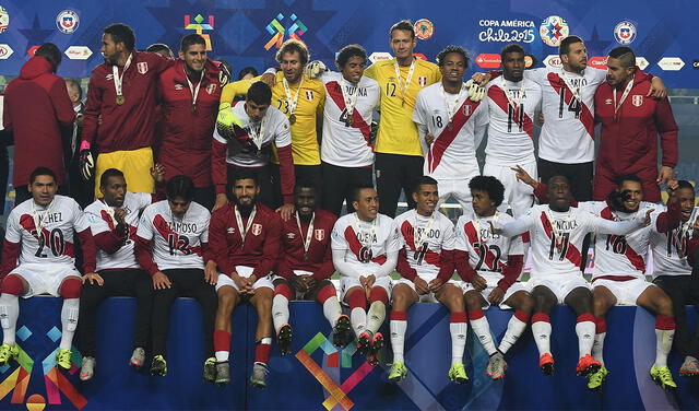 Juan Manuel Vargas y Christian Cueva obtuvieron la medalla de bronce con Perú en la Copa América 2015. Foto: AFP
