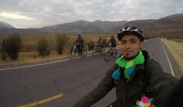 David, Betsy, César y Lorena de camino al Santuario de Huanca. Foto: Cusco Modo Bici