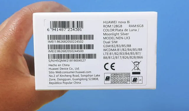 Parte inferior de la caja del Huawei Nova 8i