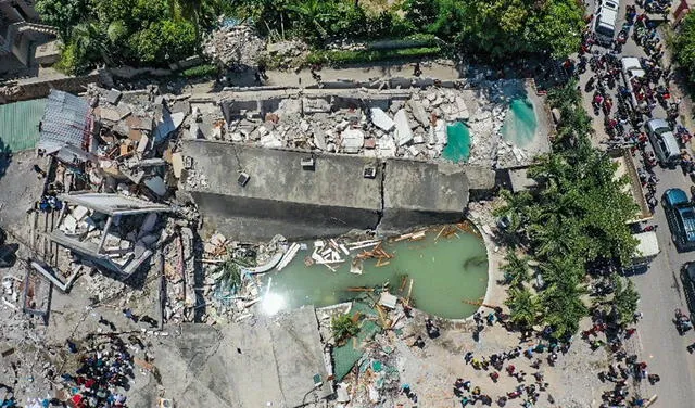 Fotografía desde un dron que muestra los efectos de un seísmo de 7,2 grados hoy, en Los Cayos (Haití). Foto: EFE