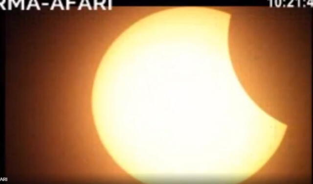 Captura de la transmisión en vivo del IGP del eclipse solar visto desde Tarma.