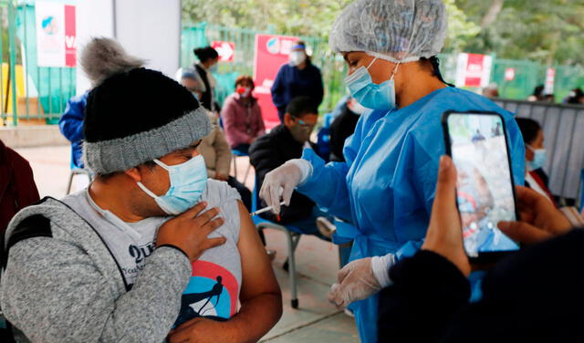 Conoce a continuación que podrás hacer y qué no tras recibir la dosis de la vacuna contra el coronavirus. Foto: Carlos Contreras / Grupo La República