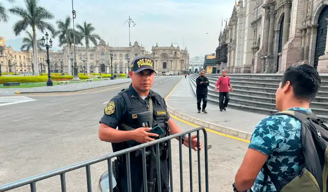Transeúntes no pueden ingresar a la Plaza de Armas este jueves 19 de enero. Foto: La República