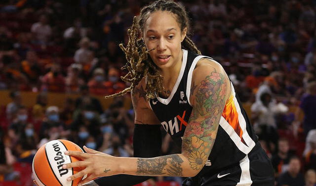 Brittney Griner juega ocasionalmente en Rusia cuando la actividad de la liga estadounidense está paralizada. Foto: AFP