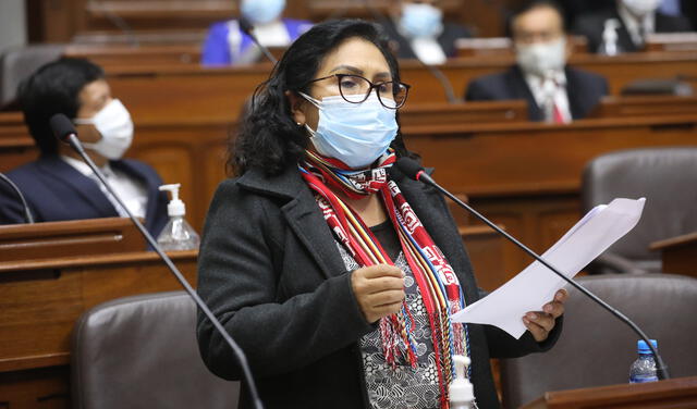 Katy Ugarte es profesora y actualmente congresista de la región Cusco. Foto: Congreso