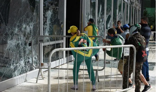 Seguidores de Bolsonaro destruyeron las principales edificaciones de los centro de poder en Brasil Foto: AFP