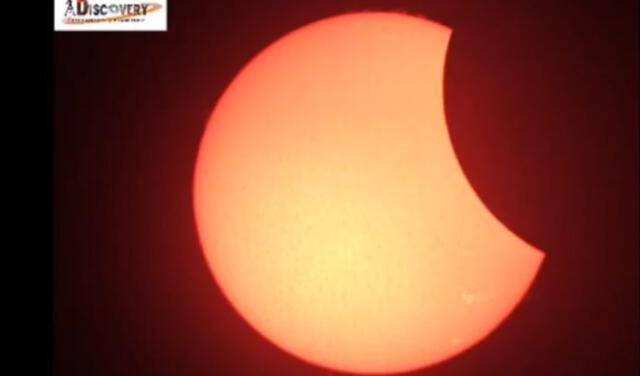 Captura de la transmisión en vivo del IGP del eclipse solar visto desde Huancayo.