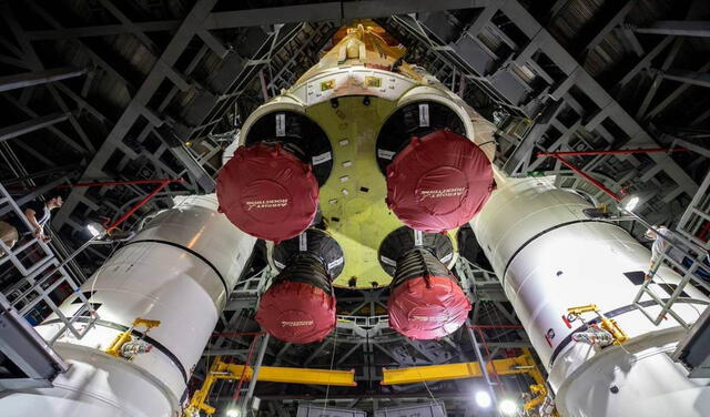 Los cuatro motores RS-25 ubicados en la parte inferior de la etapa central del cohete SLS. Foto: NASA