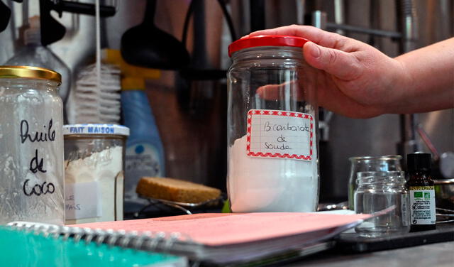 El bicarbonato tiene propiedades desodorantes muy efectivas contra el olor del tabaco. Foto: AFP