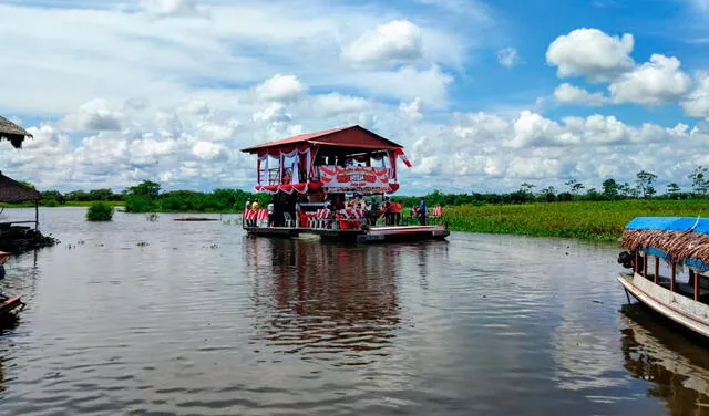 La balsa conmemorativa se llevó las miradas en Iquitos. Foto: Proyecto Bicentenario
