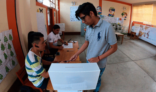 Quienes no cumplan con su labor de miembros de mesa recibirán una multa. Foto: Grupo La República