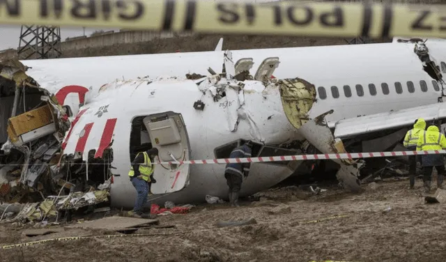 Saber colocarse en la correcta postura ante el impacto de un avión puede ayudar a las personas a sobrevivir a este tipo de accidentes