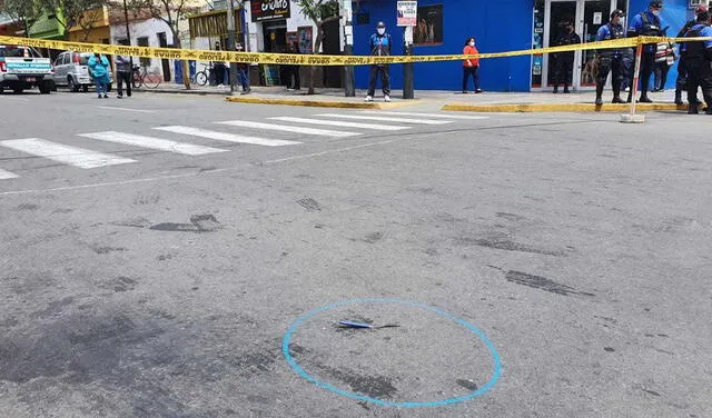 El cuchillo del sujeto con el que atacó al policía. Foto: María Pía Ponce/URPI-LR