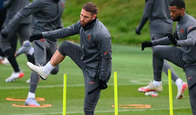 Sergio Ramos en entrenamiento del PSG junto a Wijnaldum