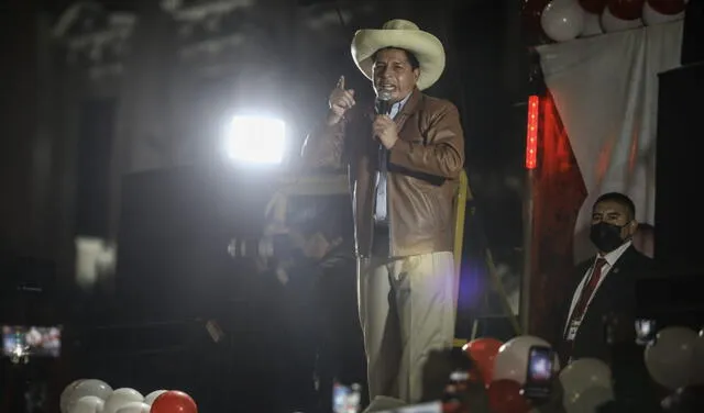 Pedro Castillo llegó a la plaza San San Martín para dirigirse a sus Simpatizantes. Fotos Aldair Mejía/La República Pedro Castillo llegó a la plaza San San Martín para dirigirse a sus Simpatizantes. Fotos Aldair Mejía/La República