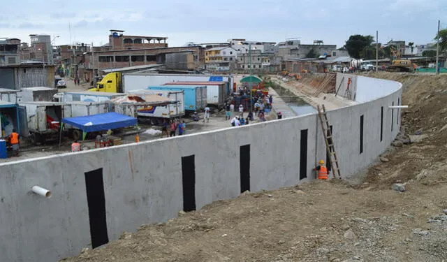 Ecuador levanta un muro en la zona fronteriza con Perú