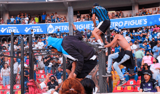 El partido entre Querétaro vs. Atlas fue suspendido tras una batalla campal. Foto: EFE
