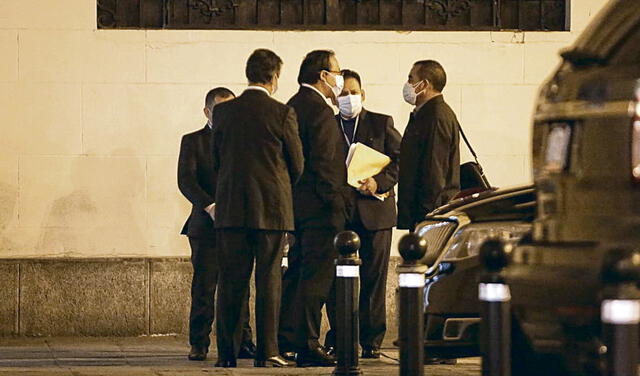 Citados. Maraví y otros ministros fueron anoche a Palacio. Foto: Antonio Melgarejo/La República