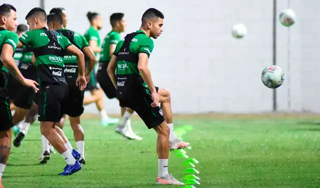 Entrenamiento de la selección boliviana previo al partido contra Uruguay. Foto: laverde_fbf/Twitter