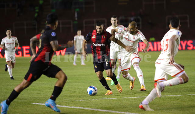 Cuesta estuvo alejado del gol y no pudo ser el héroe de anteriores ocasiones. Foto: Rodrigo Talavera/La República