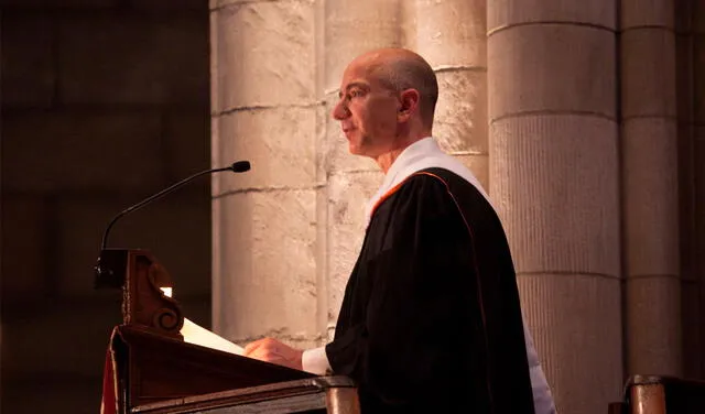 Jeff Bezos durante un discurso en la Universidad de Princeton, de donde se graduó en 1986. Foto: Princeton University