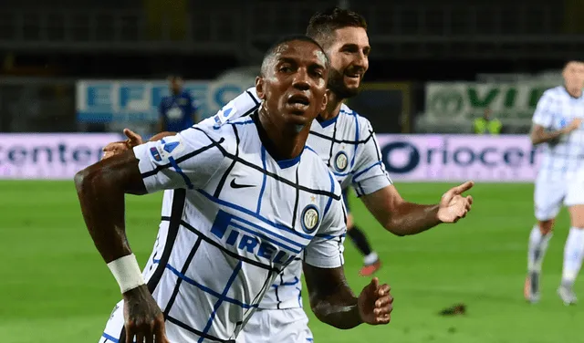 Ashley Young puso el segundo para el Inter. (Créditos: AFP)