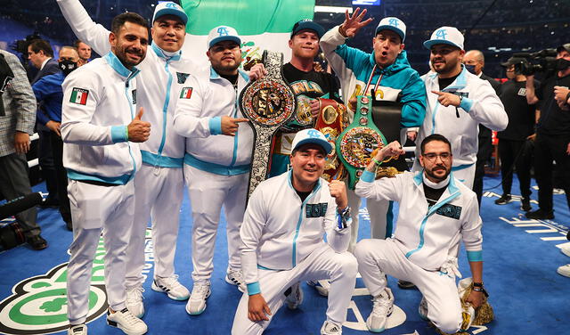 Canelo Álvarez es el campeón mundial unificado WBC, WBA y WBO Supermedio