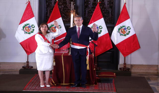 Luis Alberto Otárola Peñaranda juró como ministro de Defensa del gabinete de Dina Boluarte 