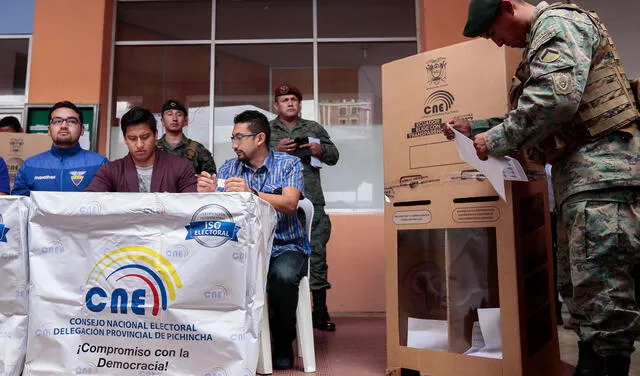 Los seleccionados a las Juntas Receptoras de Voto deben capacitarse de forma presencial o virtual. Foto: EFE