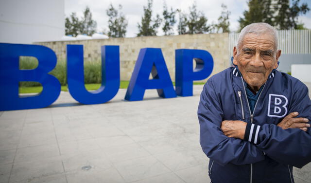 México: vendedor de verduras se graduó como ingeniero a los 84 años