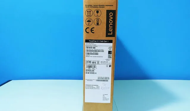 Lado derecho de la caja de la ThinkPad X1 Fold