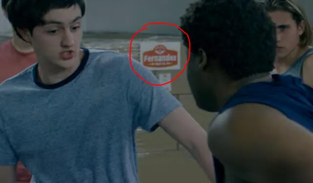 La escena en dónde se muestra el logo de la compañía Fernández. Foto: Netflix