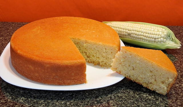 El pan de elote resalta por su masa blanda y fibrosa y su sabor dulce. Foto: captura de Cocinando con Mando / YouTube