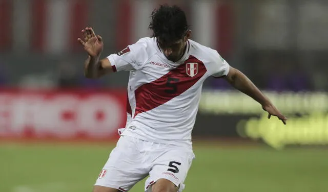 Carlos Zambrano arremetió contra el árbitro del Perú vs. Brasil