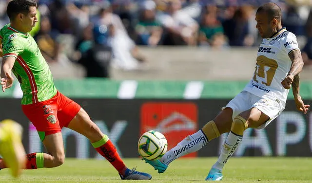 Dani Alves juega en el club Pumas de la UNAM. Foto: EFE