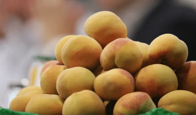 Las frutas deben permanecer secas para evitar que maduren con mayor rapidez. Foto: Franz Krajnik / La República