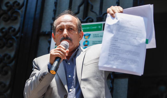 Héctor Valer Pinto ofreció una conferencia de prensa en los exteriores de Palacio de Gobierno. Foto: PCM