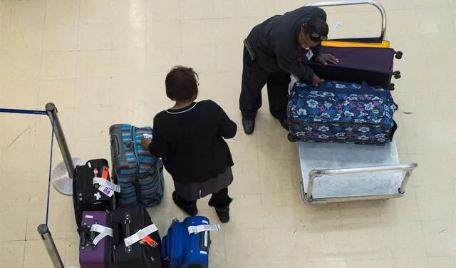 Si detectas daños en tu equipaje, no debes dudar en avisar a la aerolínea. Foto: AFP