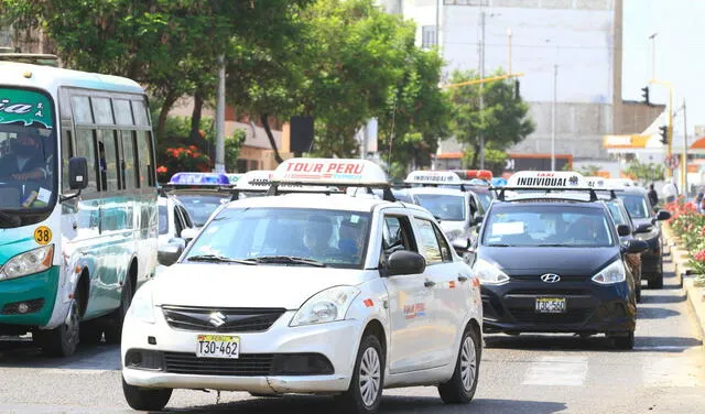 Trujillo se queda sin servicio de taxi y microbuses por paro
