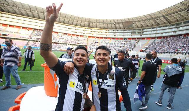 Ricardo Lagos y Jairo Concha celebran su primer título nacional. Foto: Liga de Fútbol Profesional