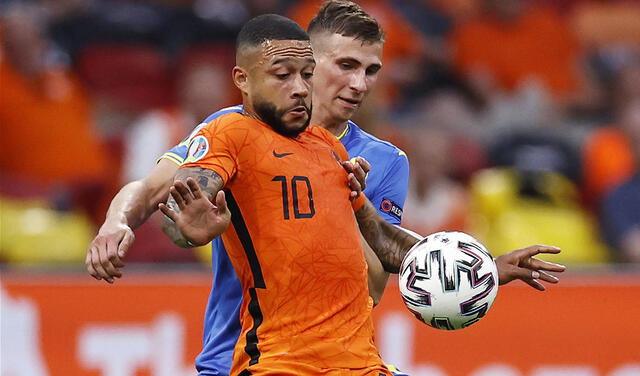 Memphis Depay disputa la Eurocopa 2020 con los Países Bajos. Foto: EFE