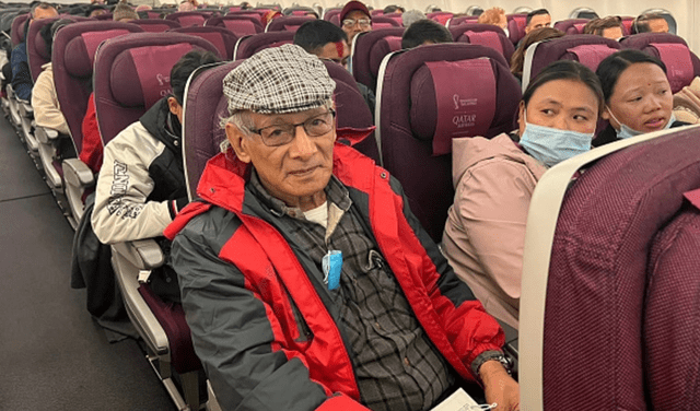 A sus 78 años, Charles Sobhraj viajó en avión en clase económica desde Katmandú a Francia tras haber sido liberado para operarse del corazón