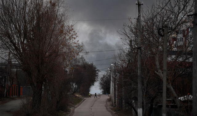 Un asesor del ministerio del Interior de Ucrania calificó la recuperación del aeropuerto como la "primera gran victoria". Foto: AFP