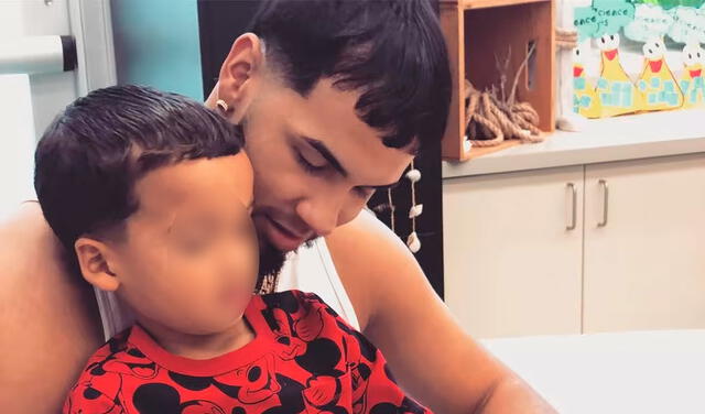 Anuel AA y su hijo