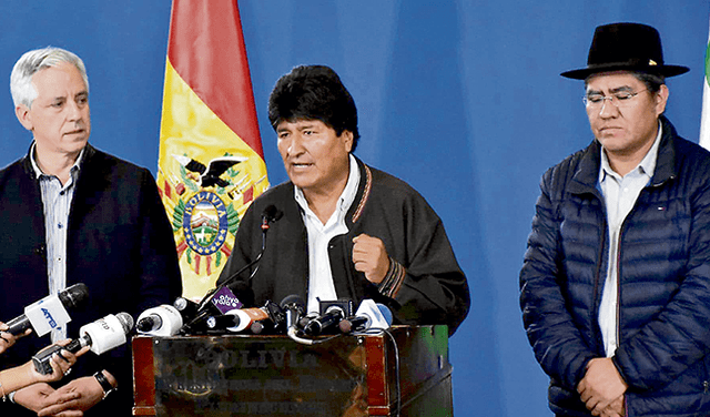 Evo Morales Ayma, presidente del Estado Plurinacional de Bolivia, acompañado de su vicepresidente, Álvaro García Linera. Ambos presentaron sus renuncias al Ejecutivo. (Foto: EFE)