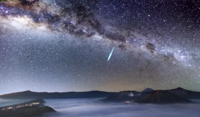 Captura exacta de un meteoro brillante de las Eta Acuáridas sobre el Monte Bromo, en la isla indonesia de Java. Foto: Justin Ng