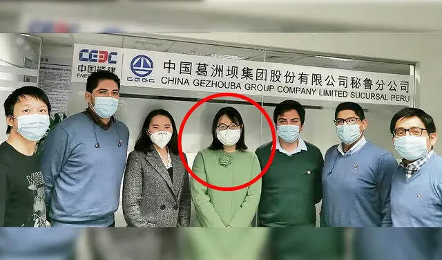 Enlace. Al centro, Zhang Xia, representante de China Gezhouba Group, vinculada con los Pasapera. Foto: difusión