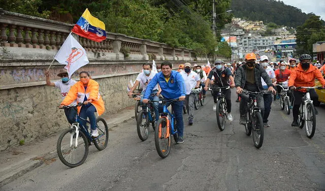 Andrés Arauz, exministro de Rafael Correa, se ha mantenido como el líder en los sondeos. Foto: AFP