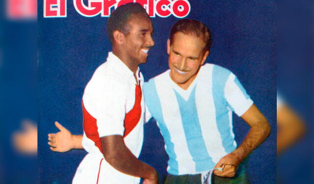'Huaqui' Gómez Sánchez (izquierda) anotó 6 goles en el Campeonato Sudamericano de 1955. Foto: El Gráfico